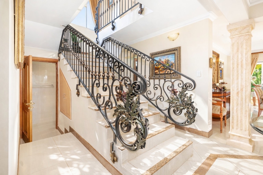 5 Bedroom Property for Sale in Caribbean Beach Club North West